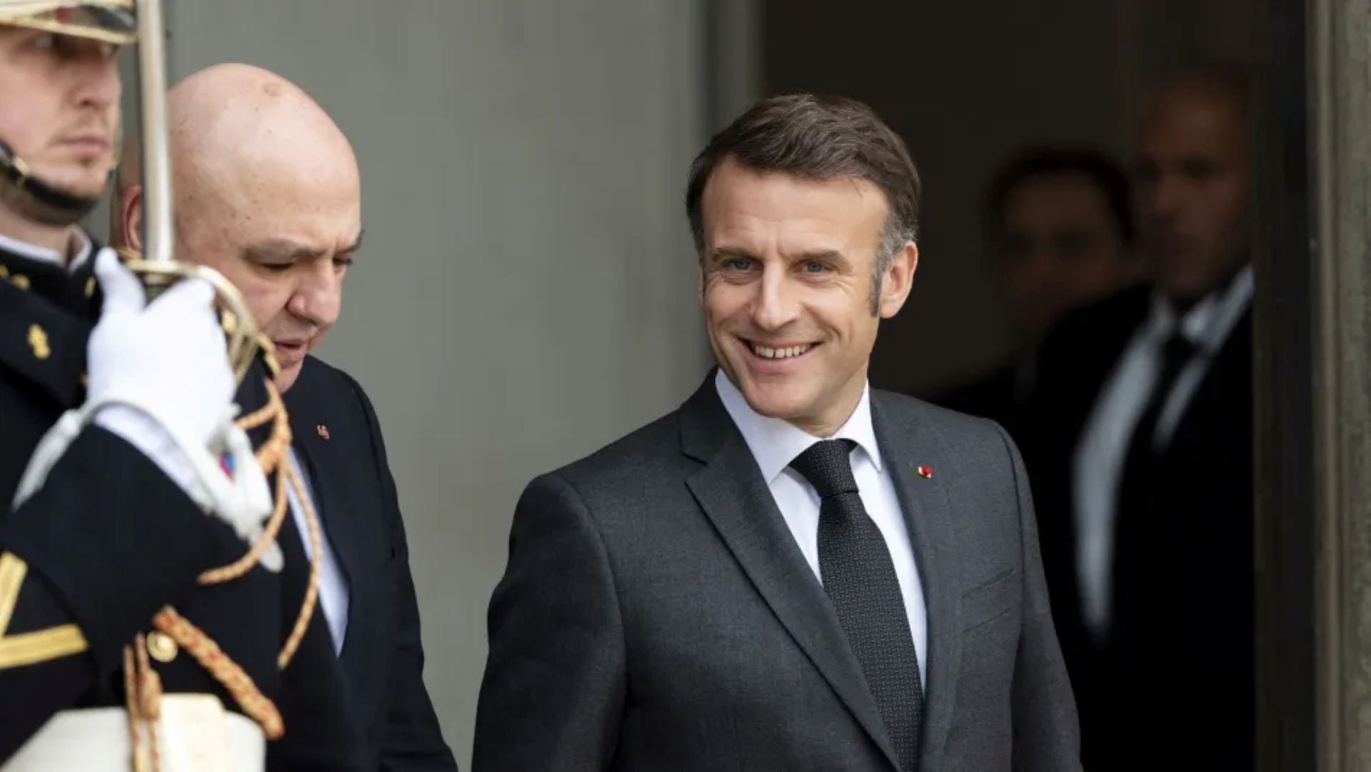 عون اتصل بماكرون طالباً تدخل فرنسا لوقف التمدد العسكري الإسرائيلي