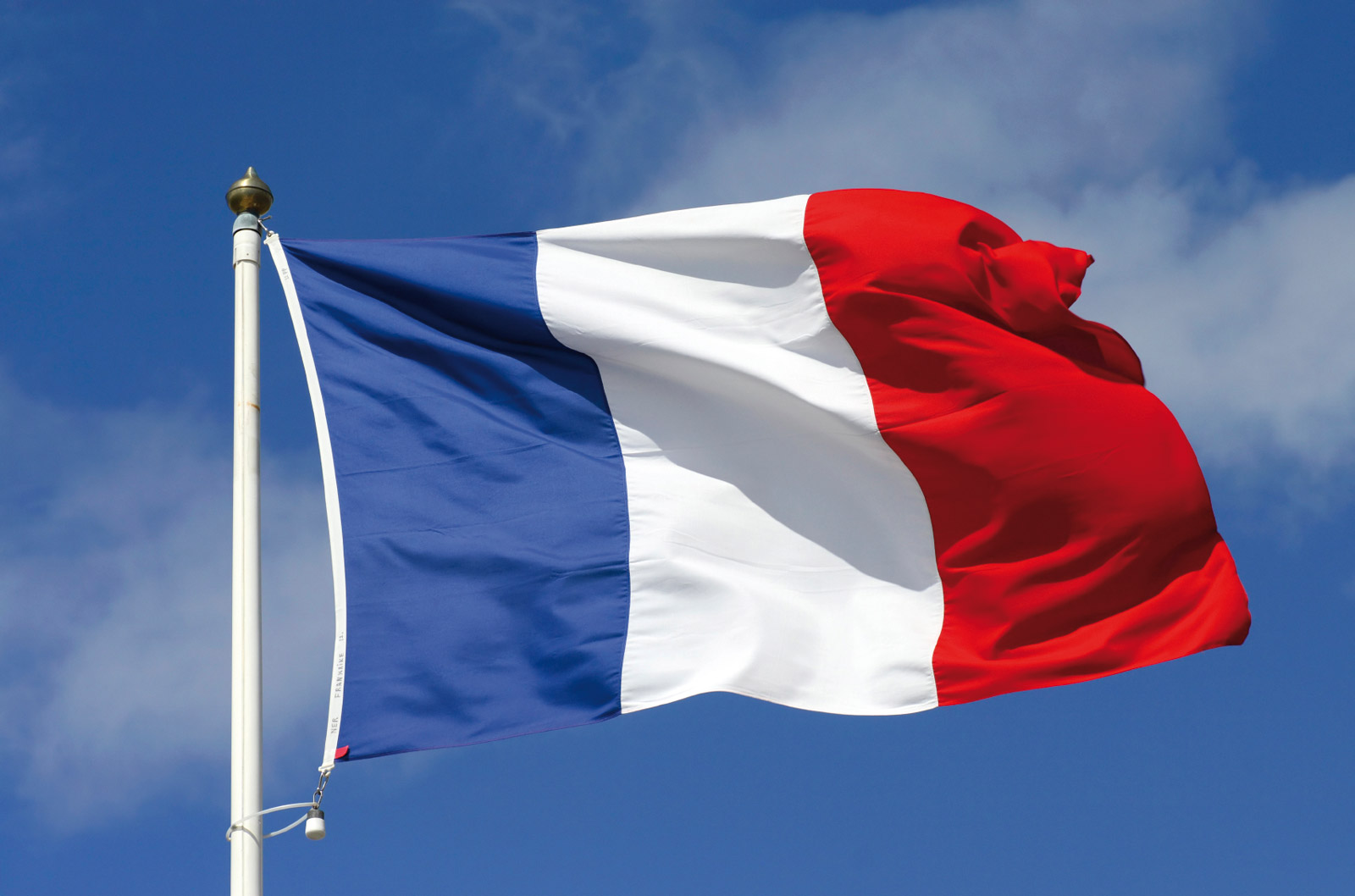 Macron: The French government will announce measures to calm the protests