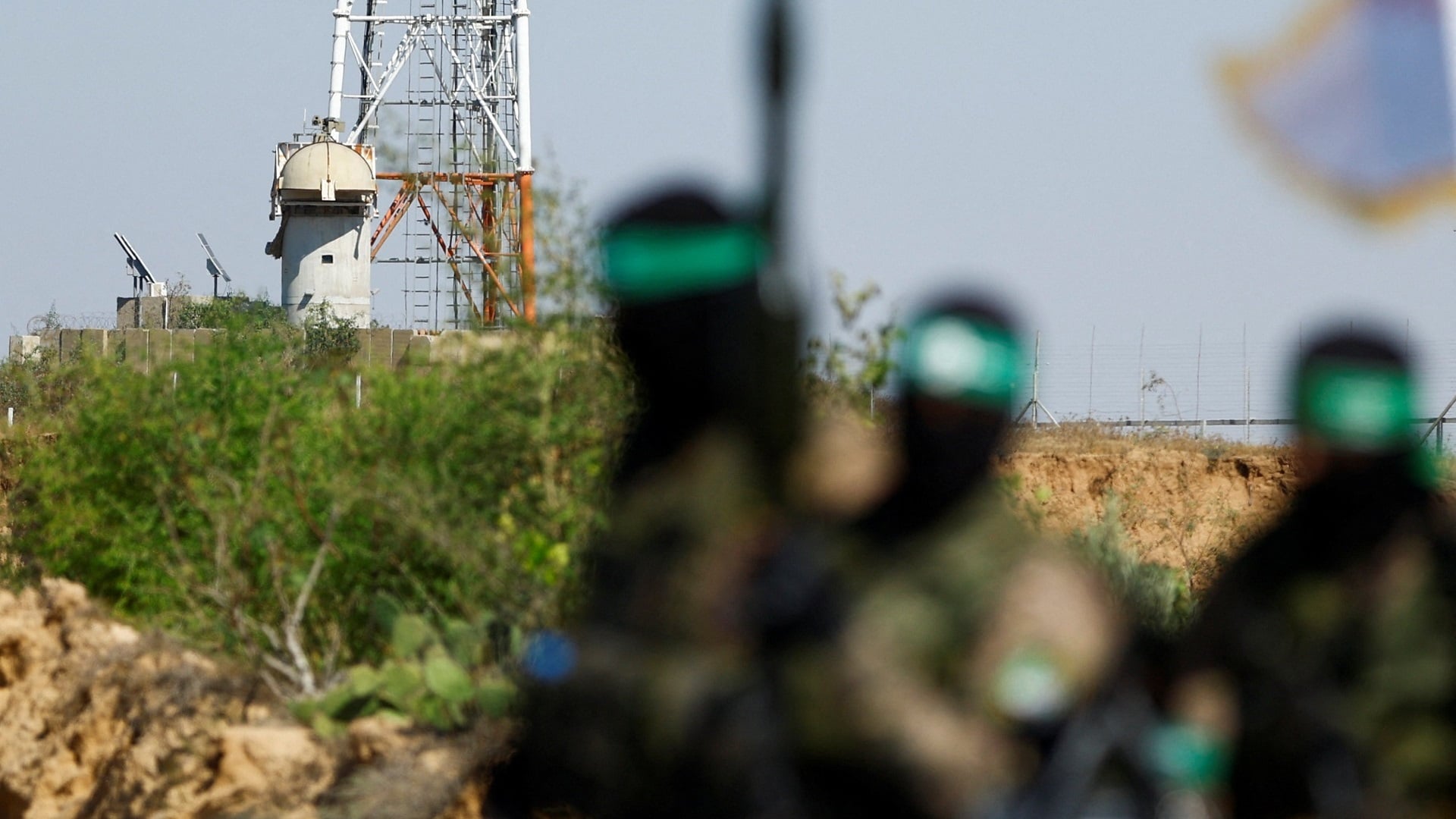 من قرار لبنان الى خطة غزة... سلاح "حماس" سيُسَلّم