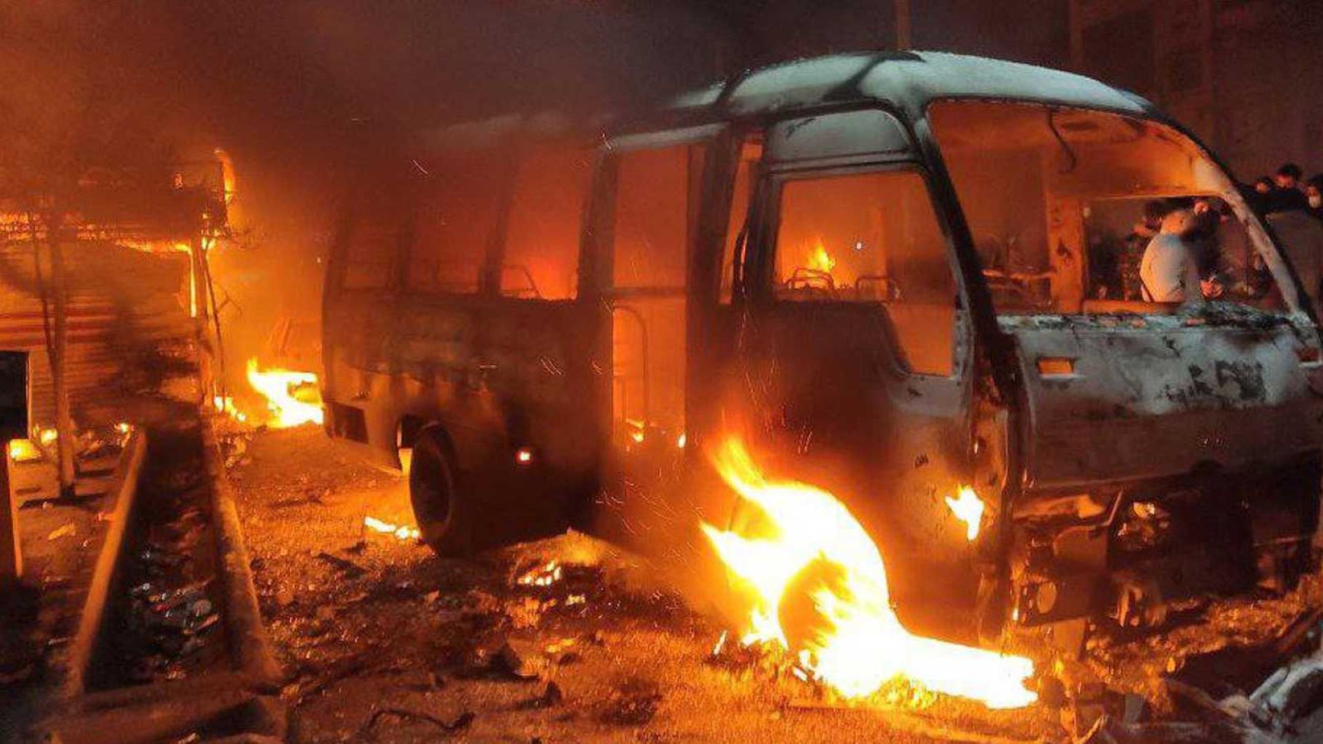 بالفيديو- رقعة الاحتجاجات تتسع في اليوم الـ 12 ... مواجهات محتدمة مع قوات الأمن ومكافحة الشغب الإيرانية