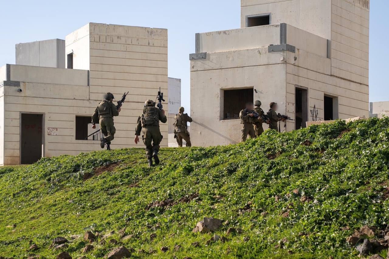 غارات وإنذارات بالجملة .. إسرائيل توسع العملية البرية في الجنوب والفرقة 36 إلى جانب الـ 91 على الحدود