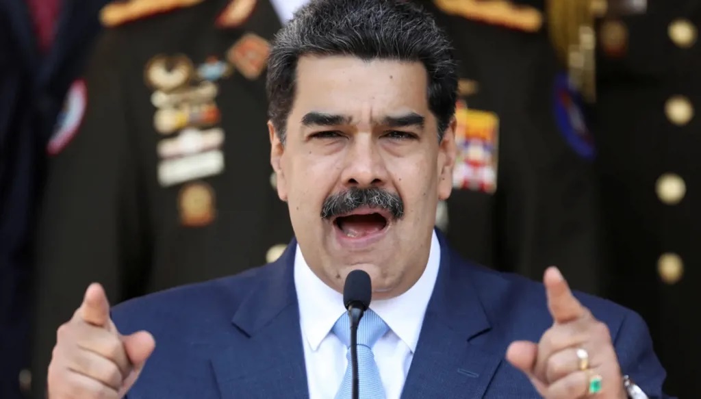 بعد الغارات... مادورو يعلن حالة الطوارئ الوطنية في فنزويلا والانتقال للقتال المسلح
