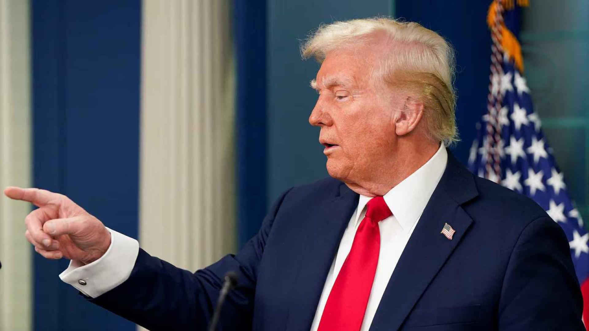 ترامب: الوضع في إيران يتطور بشكل معقد جدا.. وإذا بدأوا بقتل الناس فسوف نتدخل