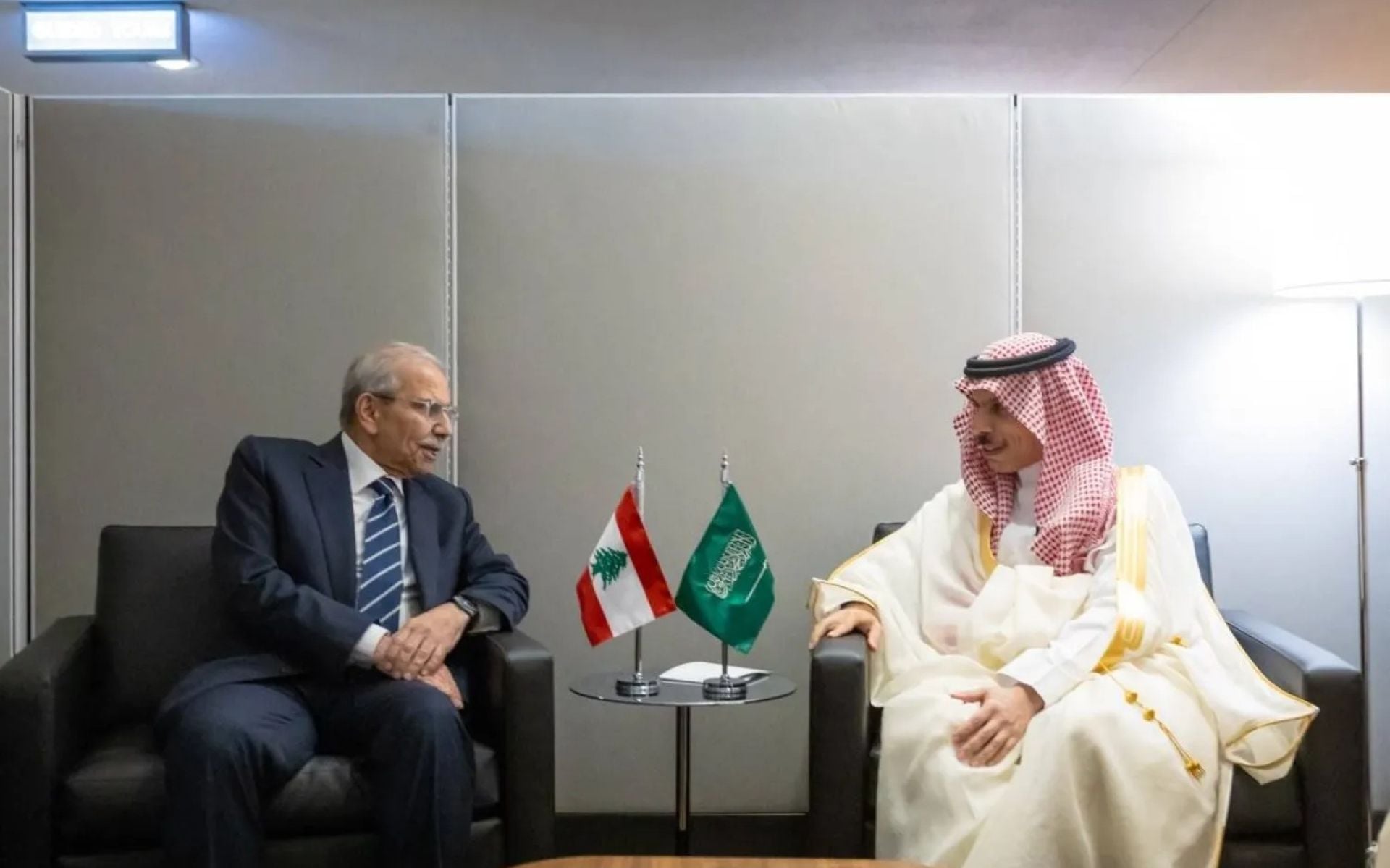 سلام يلتقي بن فرحان بنيويورك