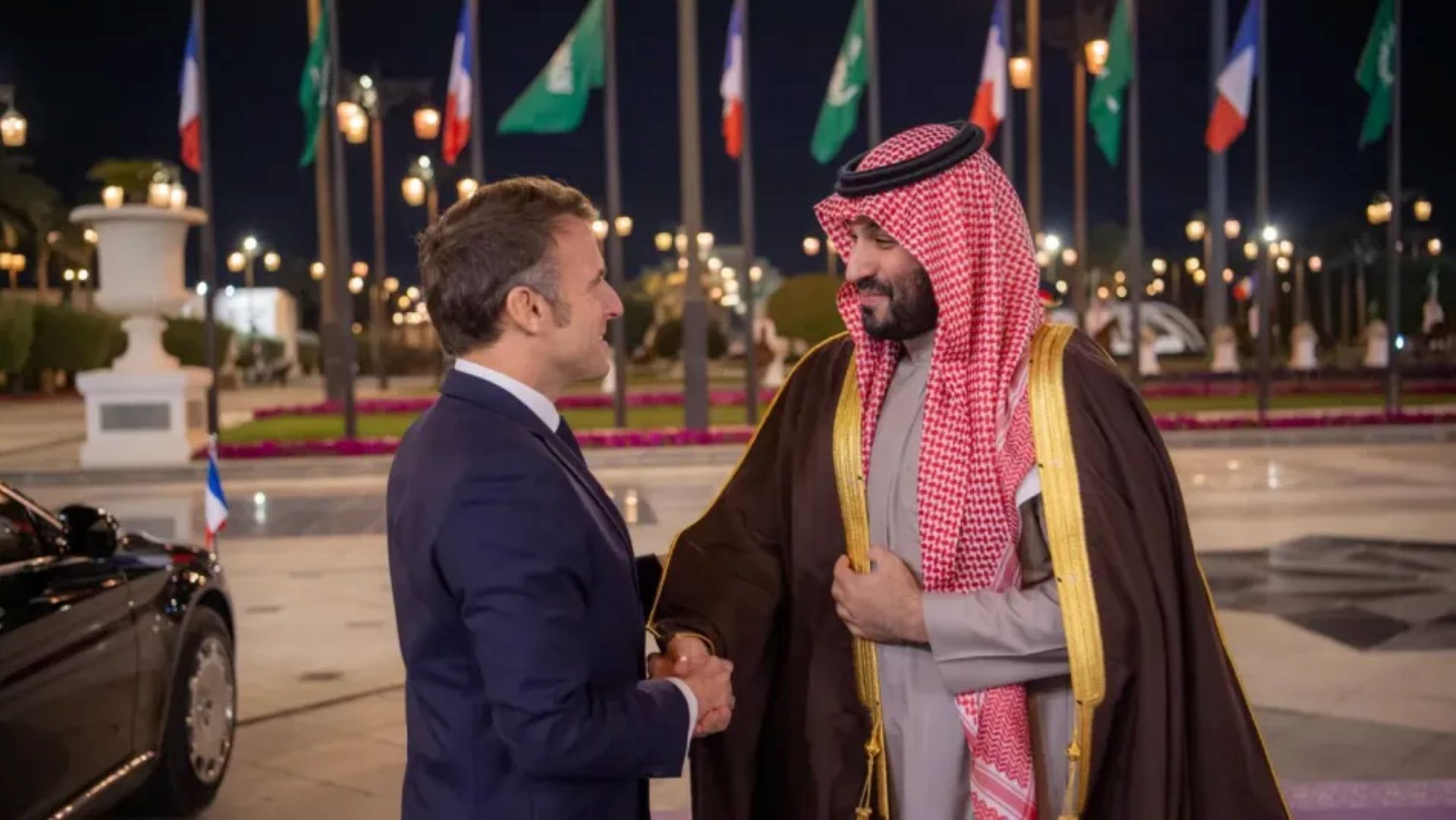 السعودية-فرنسا وملاقاة التحوّلات: حصار إيران ينفجر في لبنان؟