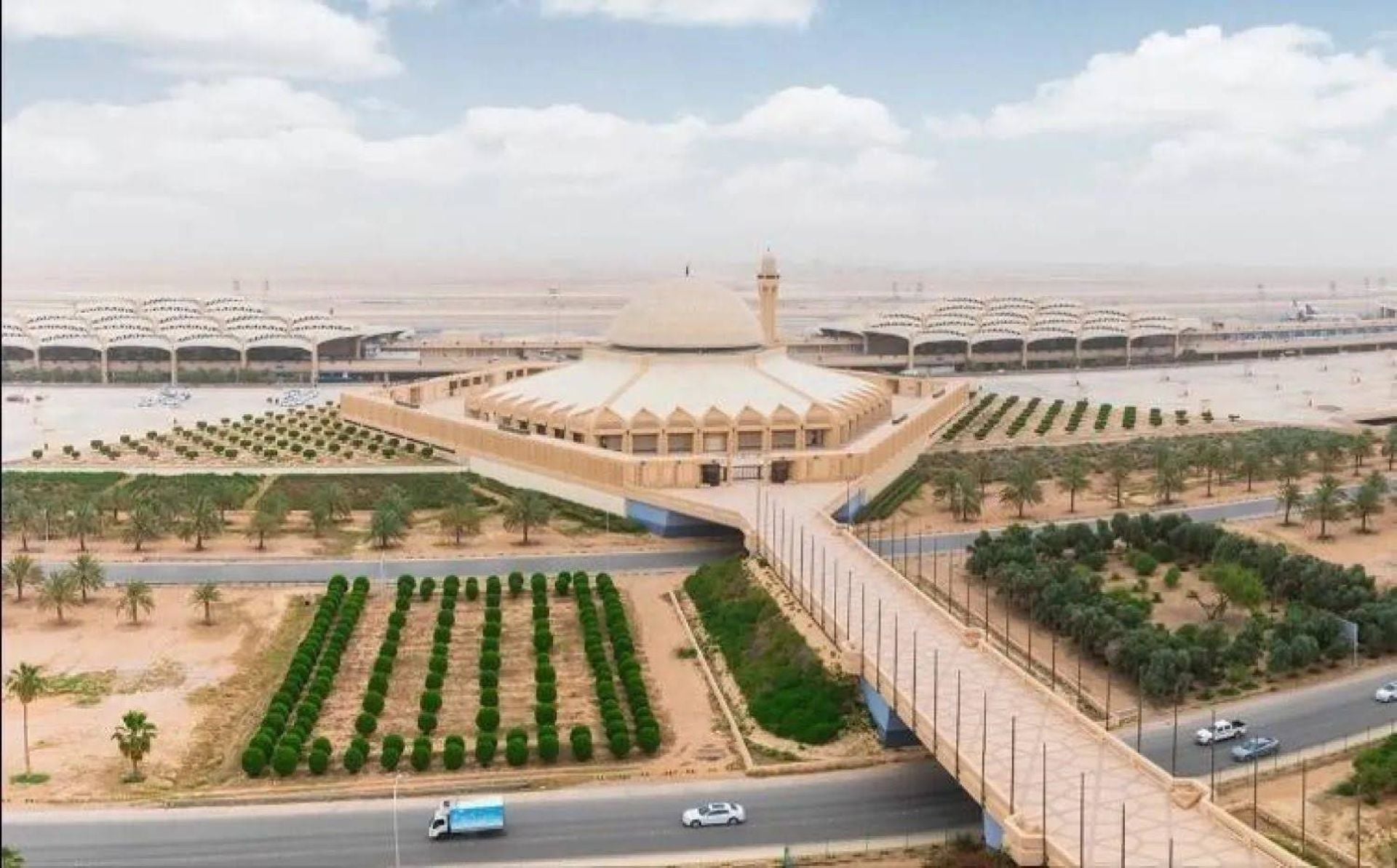 بعد استهداف المطارات السعودية… إلغاء رحلات وتمديد تعليق الطيران