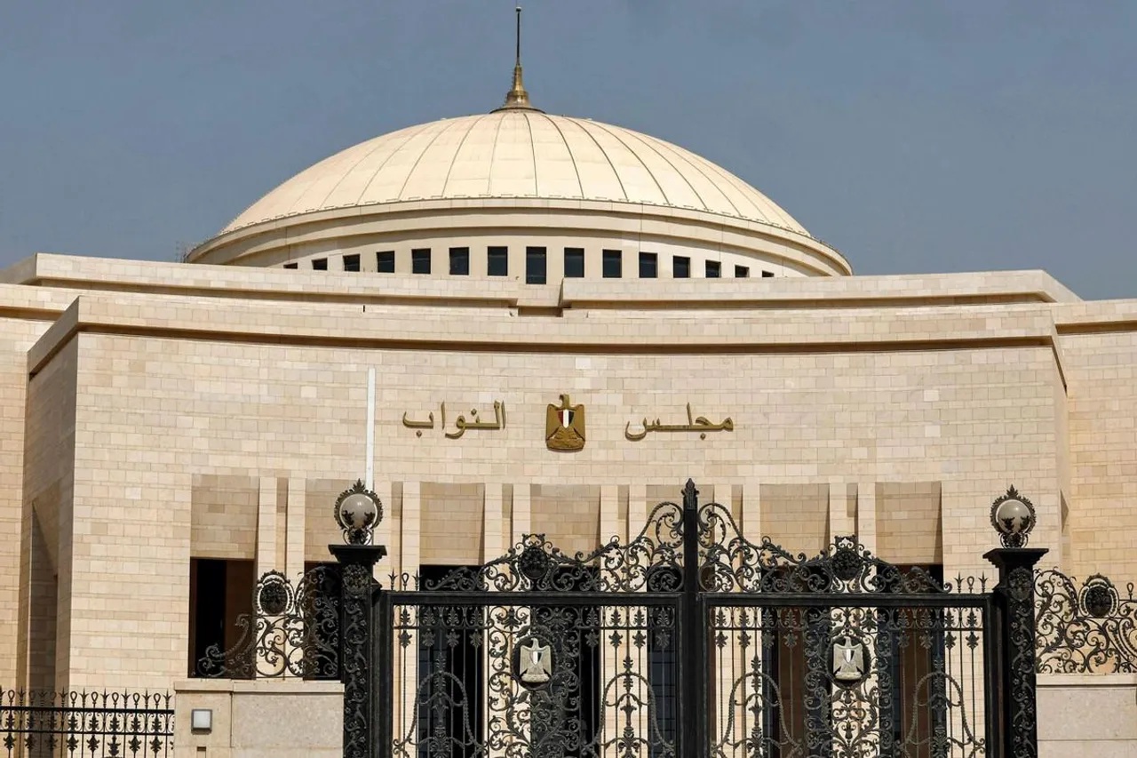 رسميا.. البرلمان المصري يقر "تفويض السيسي" بدعم السعودية