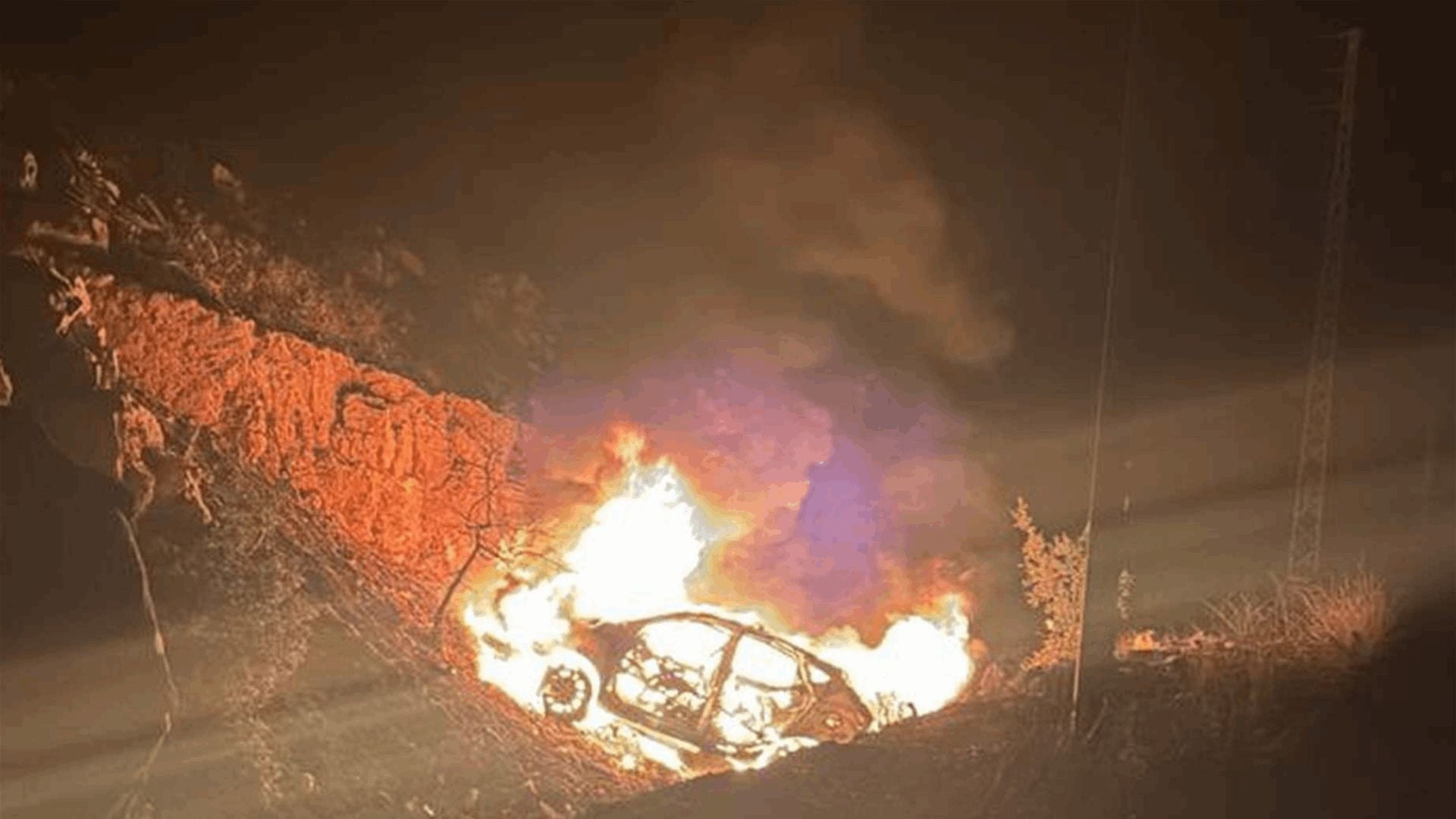 بالفيديو- 4 قتلى بغارة اسرائيلية استهدفت سيارة في مجدل عنجر