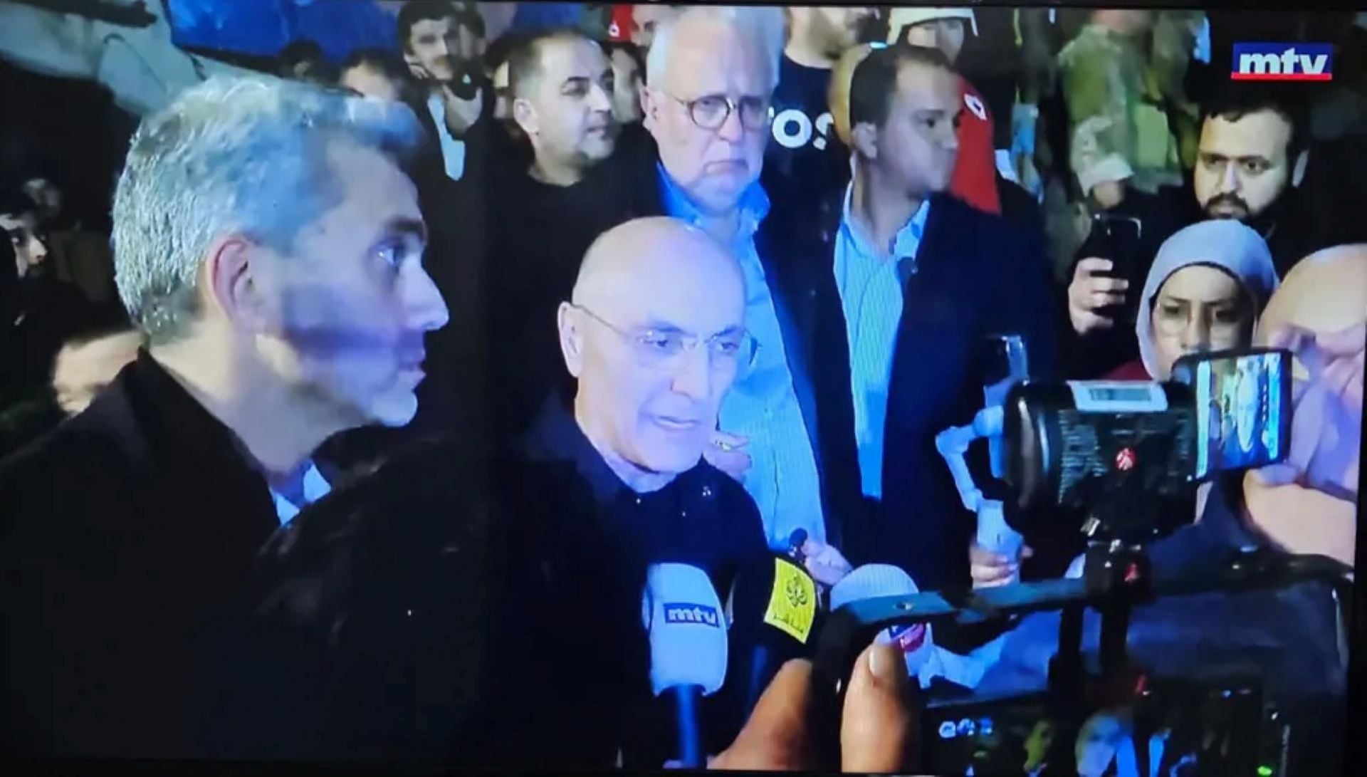 وزيرا العدل والداخلية في باب التبانة- نصار: طالبنا بفتح تحقيق.. والحجار: نحن في حال طوارىء حكومية