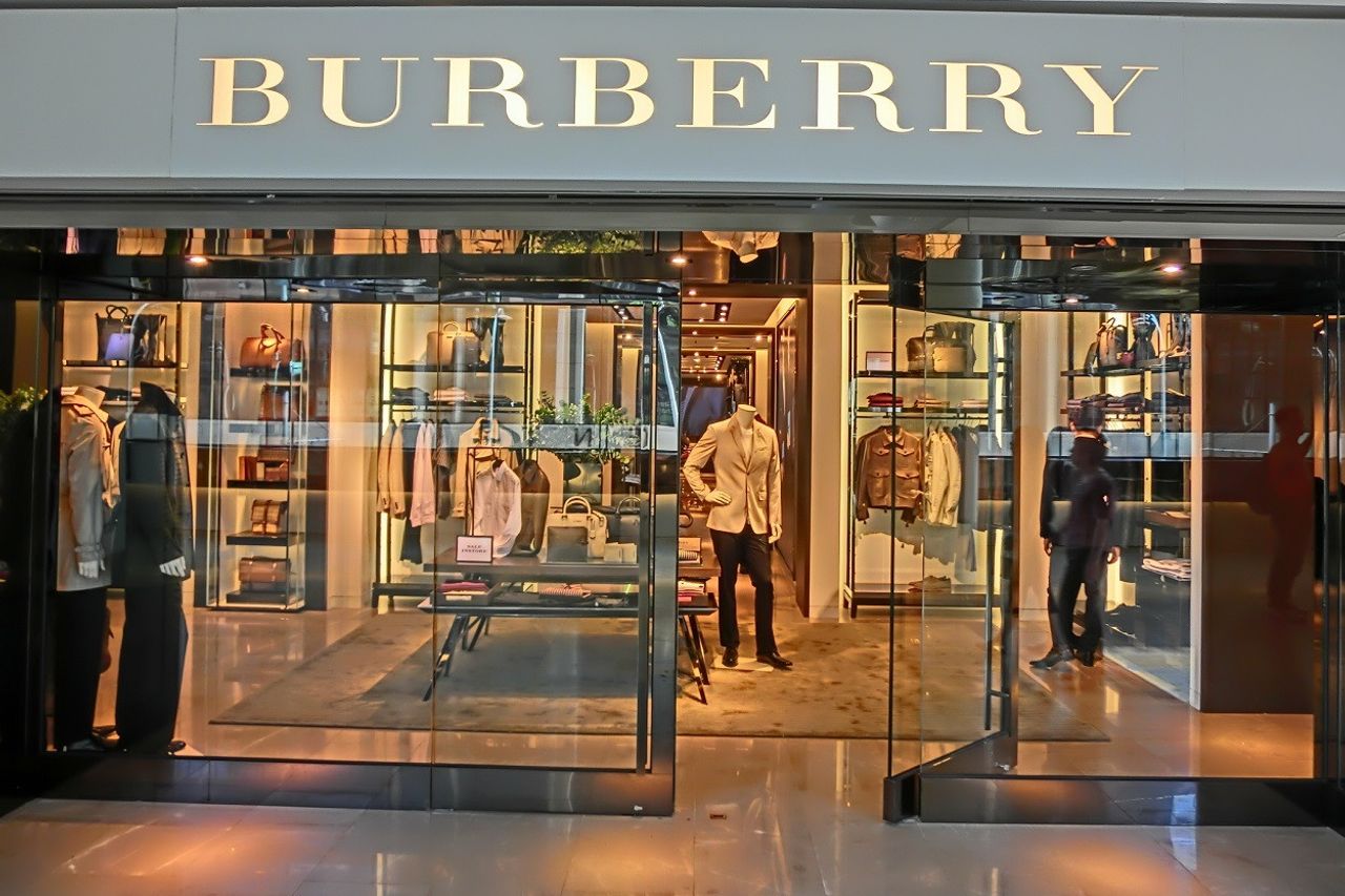 Troubled Burberry Exits London s Top Tier Shares Index Kataeb