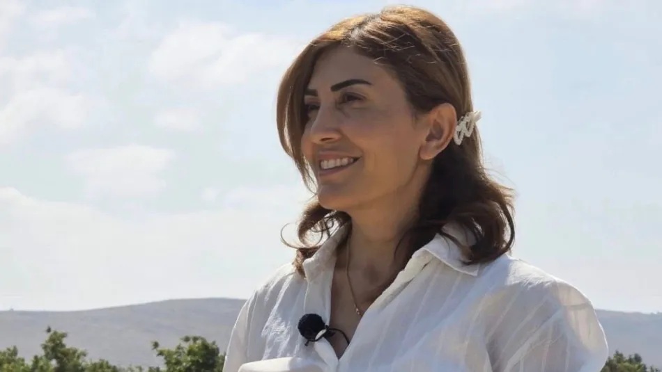 الصحافية آمال خليل عالقة في الطيري.. ومناشدات لإجلائها