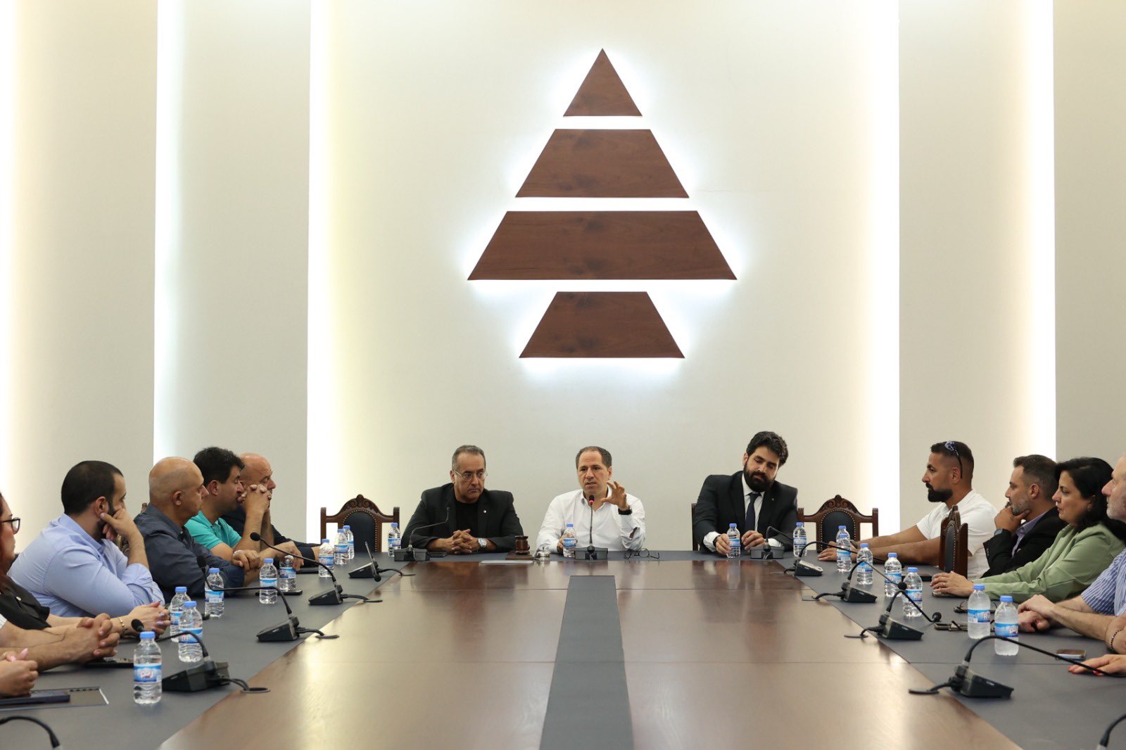 الجميّل يلتقي الكوادر البلدية الكتائبية: الاستثمار في العنصر البشري ركيزة لبناء إدارة محلية حديثة