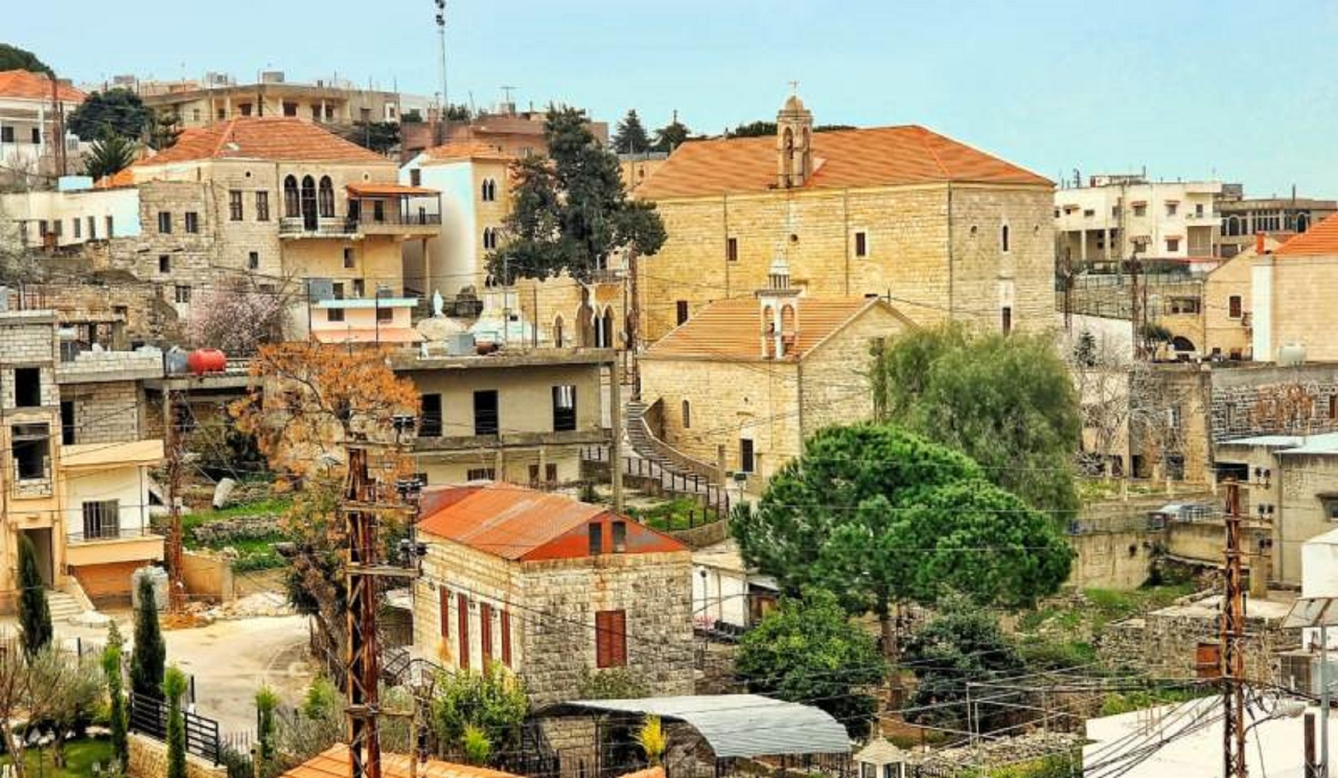 سكان بلدات مسيحية بجنوب لبنان يرفضون النزوح.. "نموت هنا"