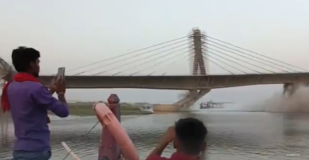 Suspension Bridge Collapses in India's Eastern Bihar State | Kataeb