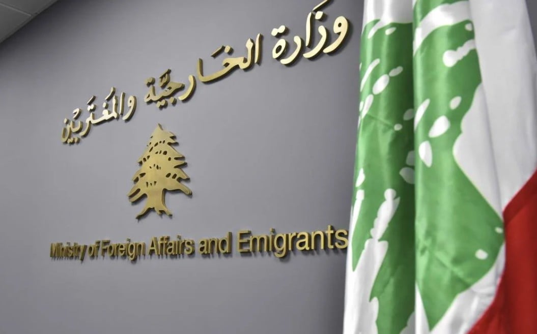 لبنان يطرد السفير الإيراني