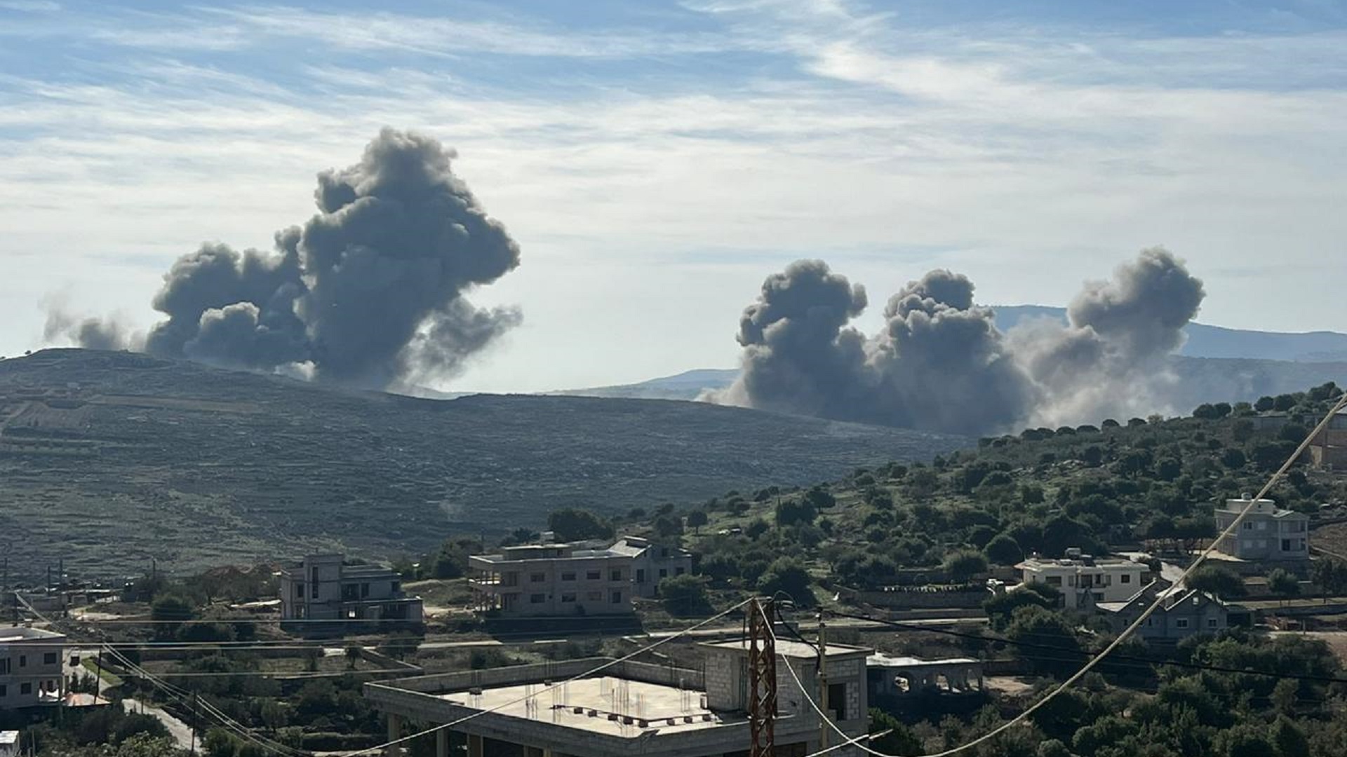 تصعيد في الجنوب.. استشهاد عدد من العسكريين بينهم ضابط بغارة استهدفت آلية عسكرية على طريق الخردلي - النبطية
