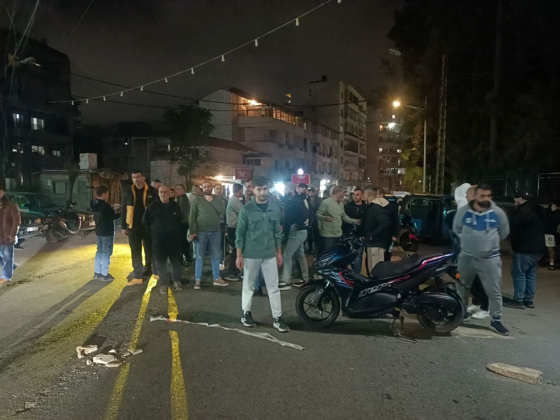 بالفيديو ـ طرابلس تلملم جراحها وتشيّع ضحاياها على وقع هلع وإخلاءات وقطع طرق