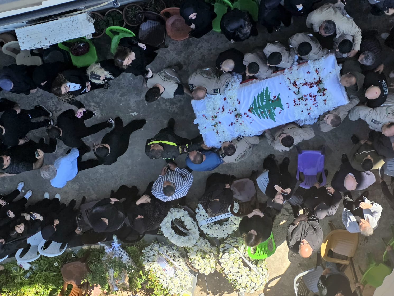 بالصور والفيديو- أمال خليل الى مثواها الأخير...وخروقات وقف النار متبادلة