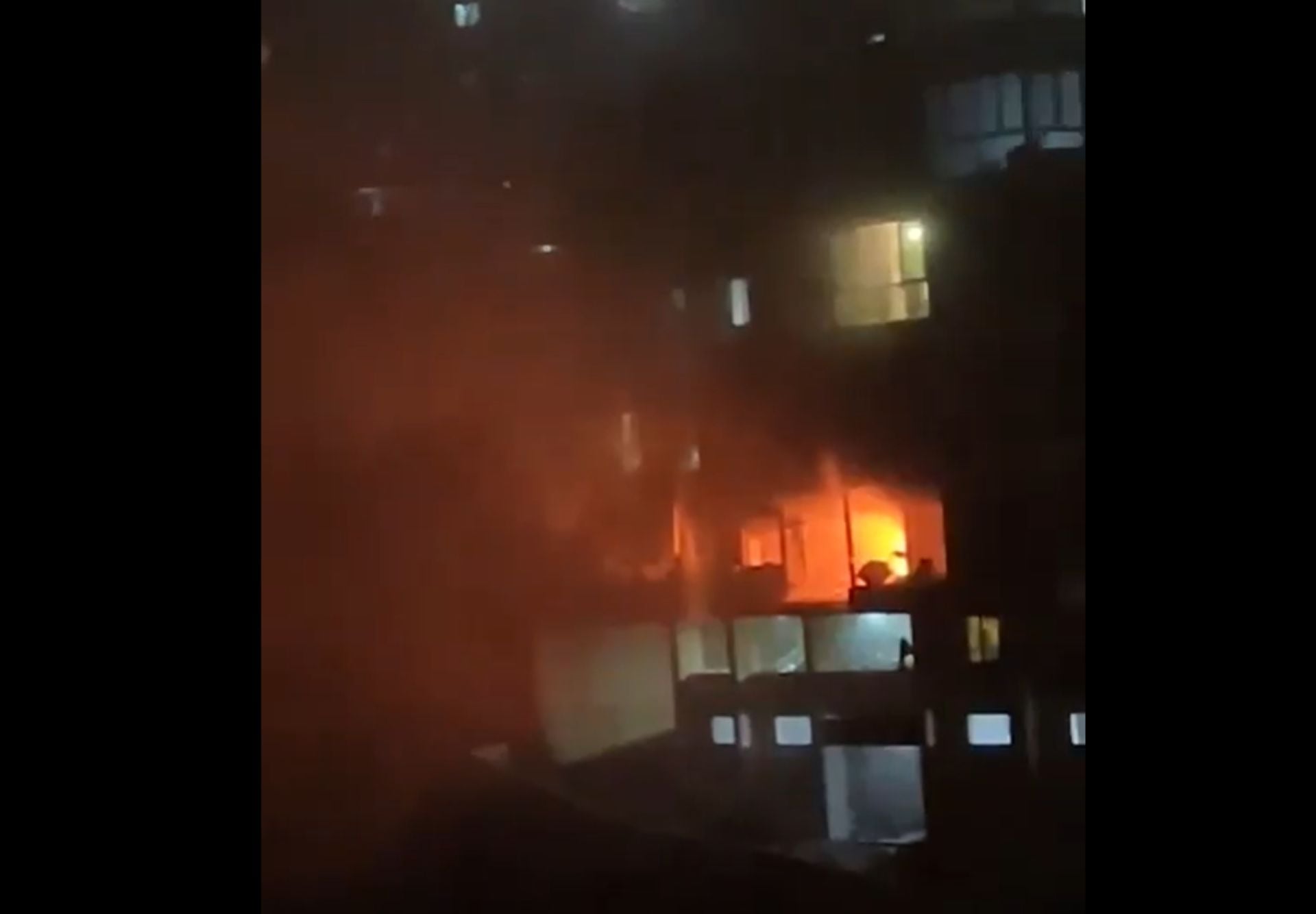 بالفيديو -غارة إسرائيلية تستهدف شقة سكنية في بشامون