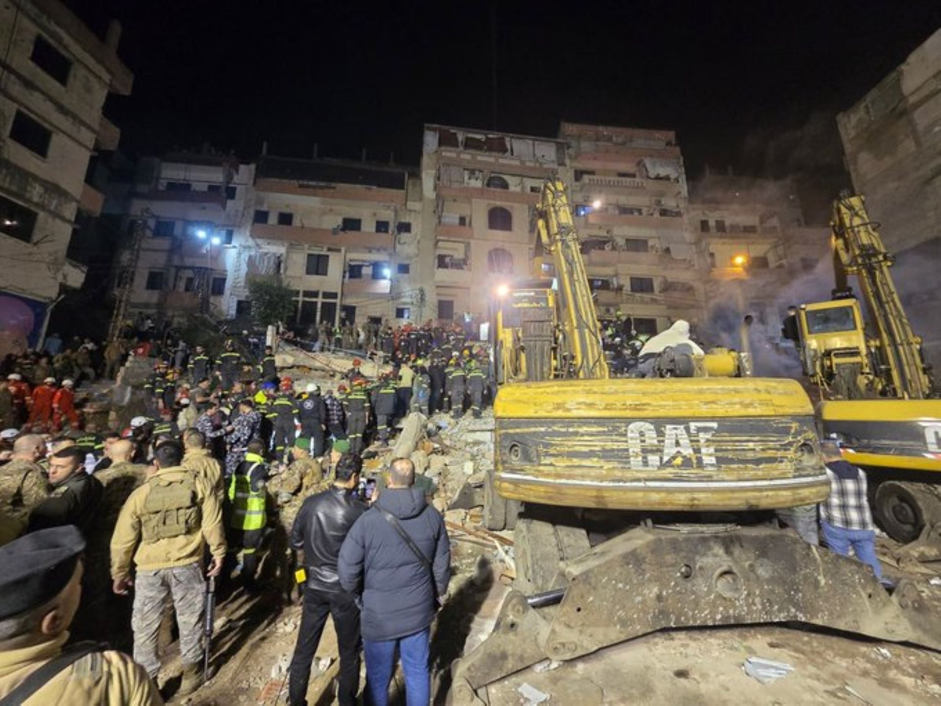 الدفاع المدني: استمرار عمليات البحث في انهيار مبنى باب التبانة… 9 ضحايا و6 ناجين