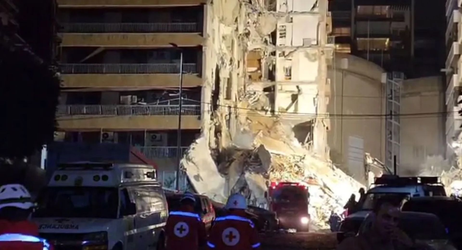 بالفيديو - التصعيد الاسرائيلي مستمر... غارات على الجنوب والضاحية وحصيلة مؤلمة ليوم بيروت الدموي