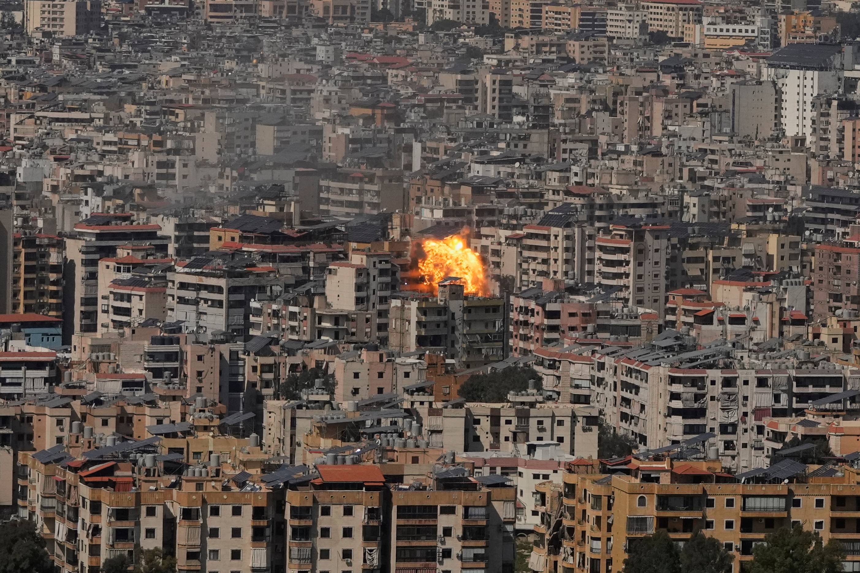 عصابة "الحزب" تضحّي بالضاحية وتجهض محاولة عون وماكرون والشرع