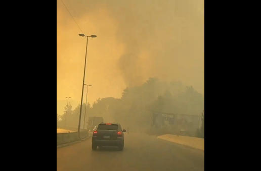 بالفيديو: حريق الربوة لا يزال مستعرا وتمدد سحب الدخان إلى اوتوستراد المتن السريع يتسبب بقطعه