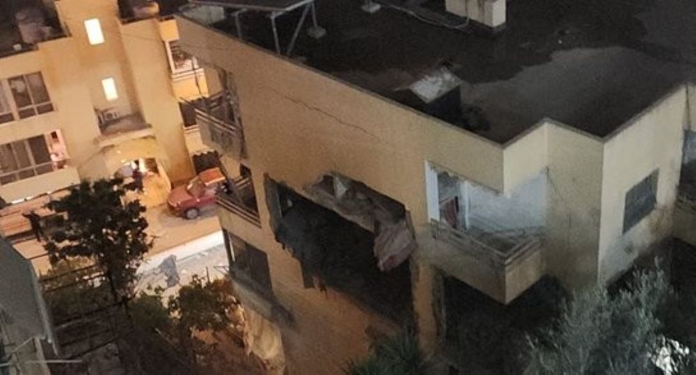 بالفيديو - استهداف شقة في المشروع الماروني في منطقة تلال عين سعادة