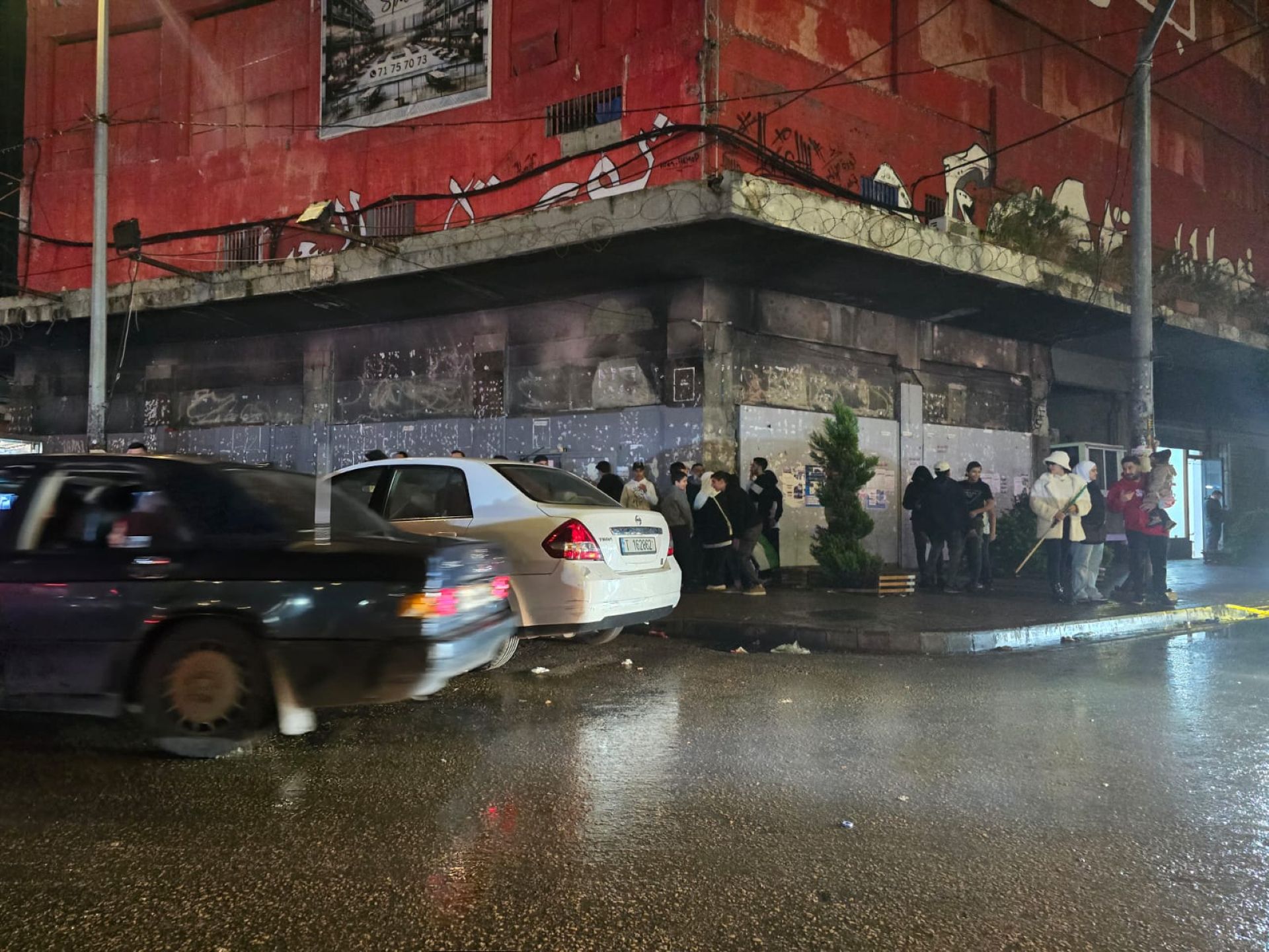 بالفيديو – مسيرات دراجة في مناطق لبنانية بذكرى عام على سقوط الأسد... إشكالات والجيش يتدخّل