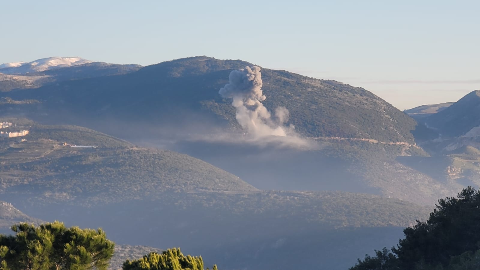 يوم جديد من التحذيرات والغارات... الجيش الإسرائيلي إلى سكّان الجنوب: انتقلوا فورًا إلى شمال الليطاني!