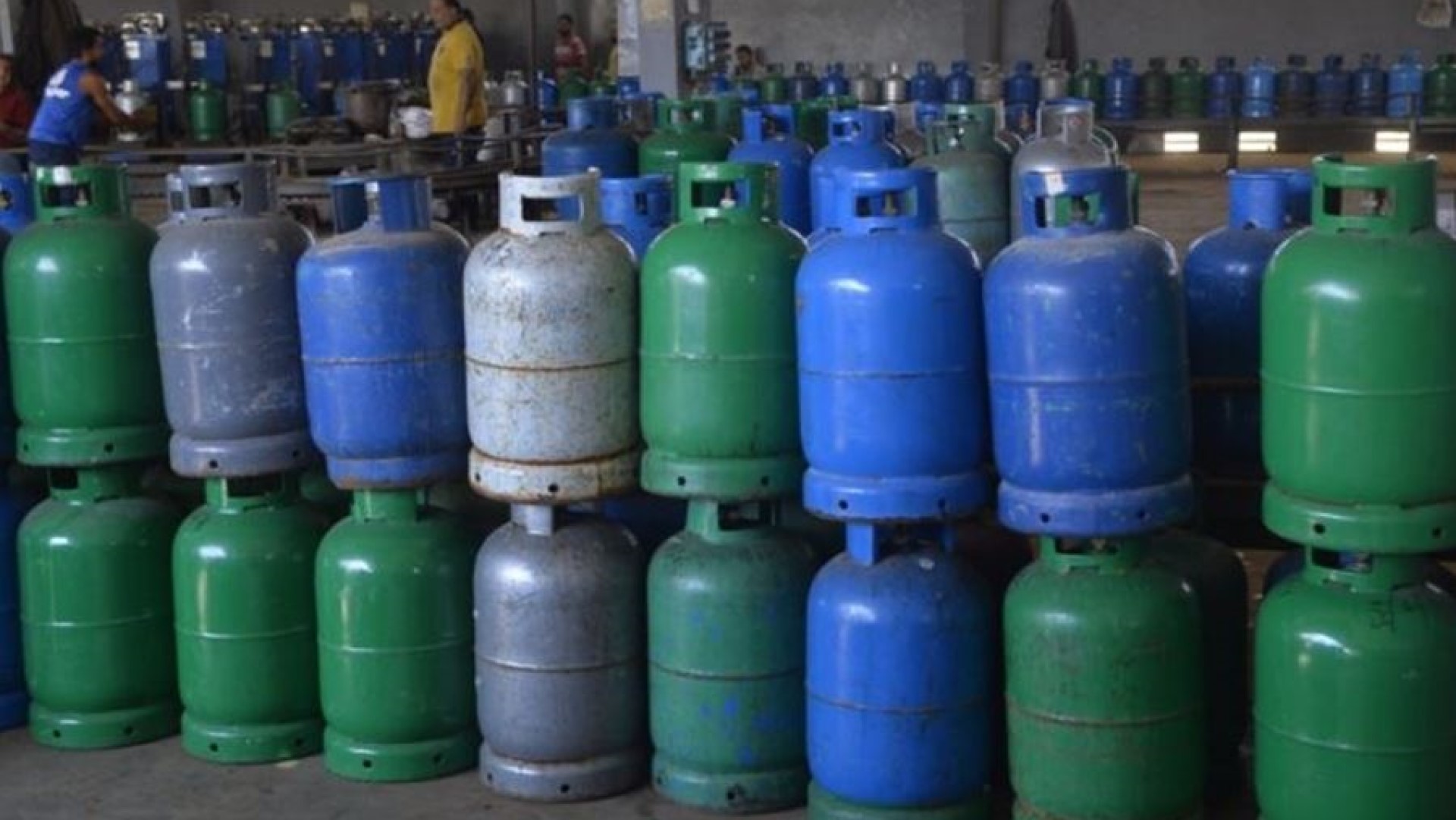 لماذا يرتفع سعر قارورة الغاز منذ اكثر من شهر بينما تنخفض اسعار البنزين؟ | الكتائب