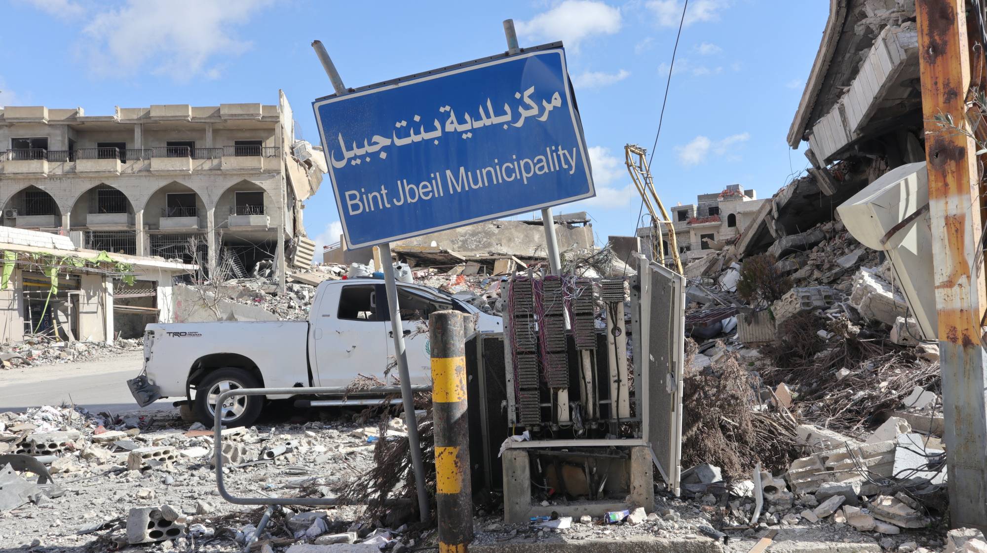 Lebanon Suspended Between a Strike and a Deal?