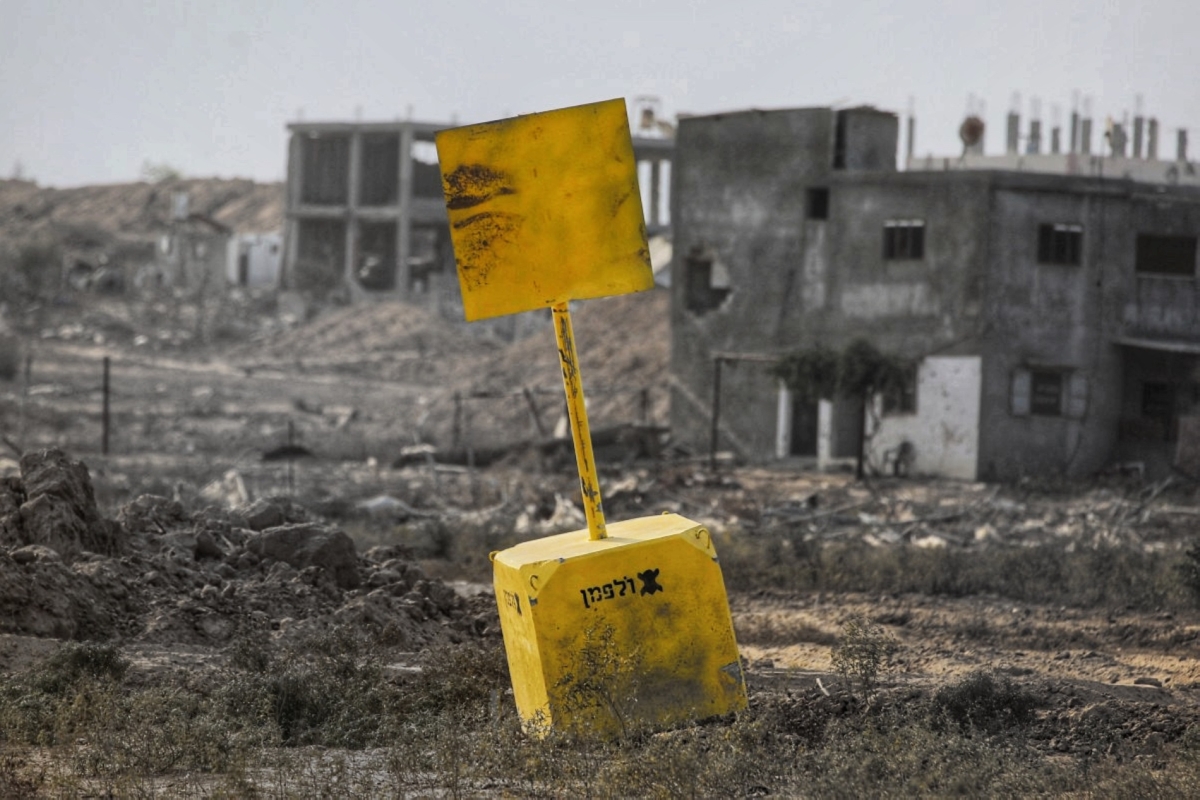 Israeli Military Implements 'Yellow Line' Security Zone in Southern Lebanon Amid Ceasefire