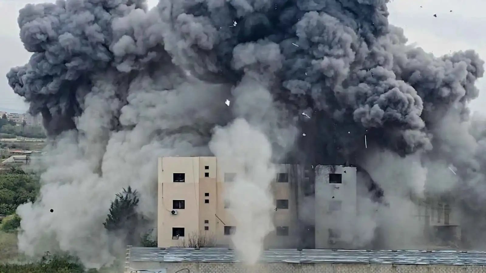 فاتورة الحرب الباهظة.. حين يتحمّل لبنان تبعات قرارات الحزب!