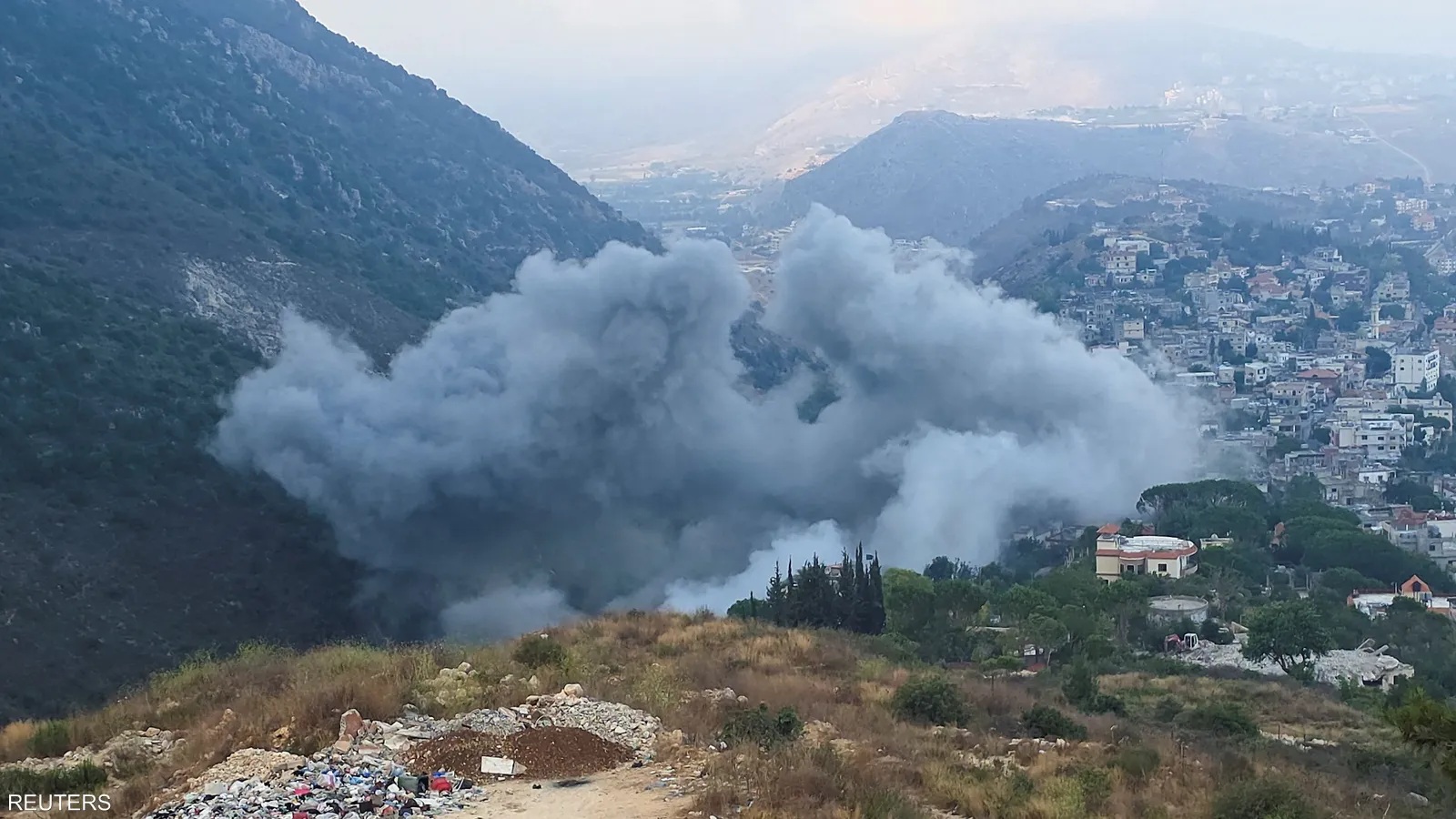 إسرائيل تقصف مناطق جنوبي لبنان.. وتتأهب لتحذير محتمل