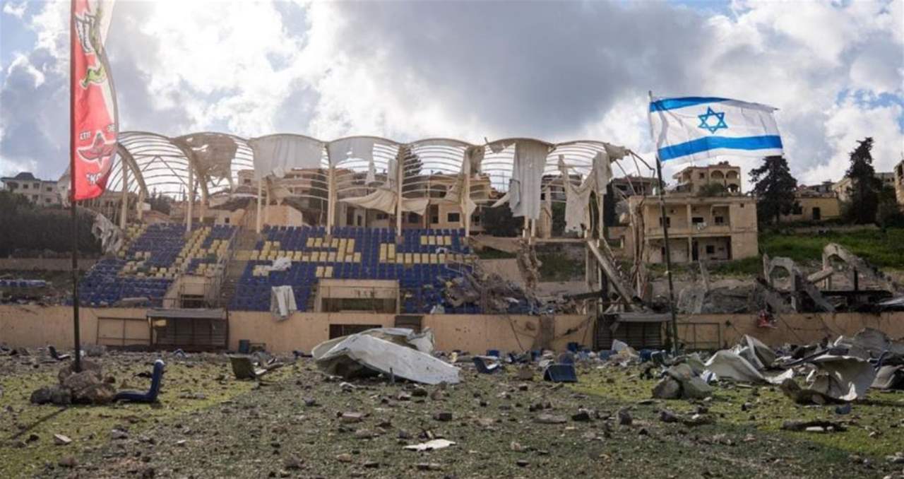 بالصور-غارات وضحايا ومسح القرى مستمر... والعلم الاسرائيلي يرفرف في ملعب بنت جبيل!