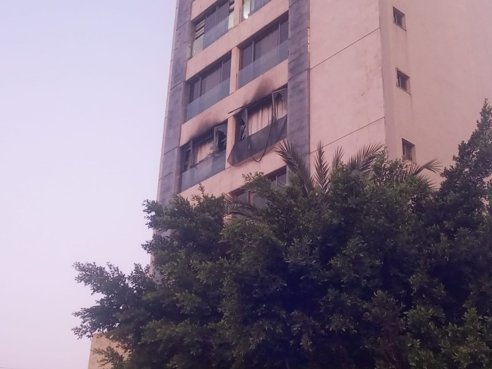 بالفيديو- تطوّر خطير: استهداف شقّة في النبعة - برج حمود