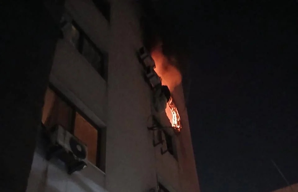 بالفيديو- تطوّر خطير: استهداف شقّة في النبعة - برج حمود