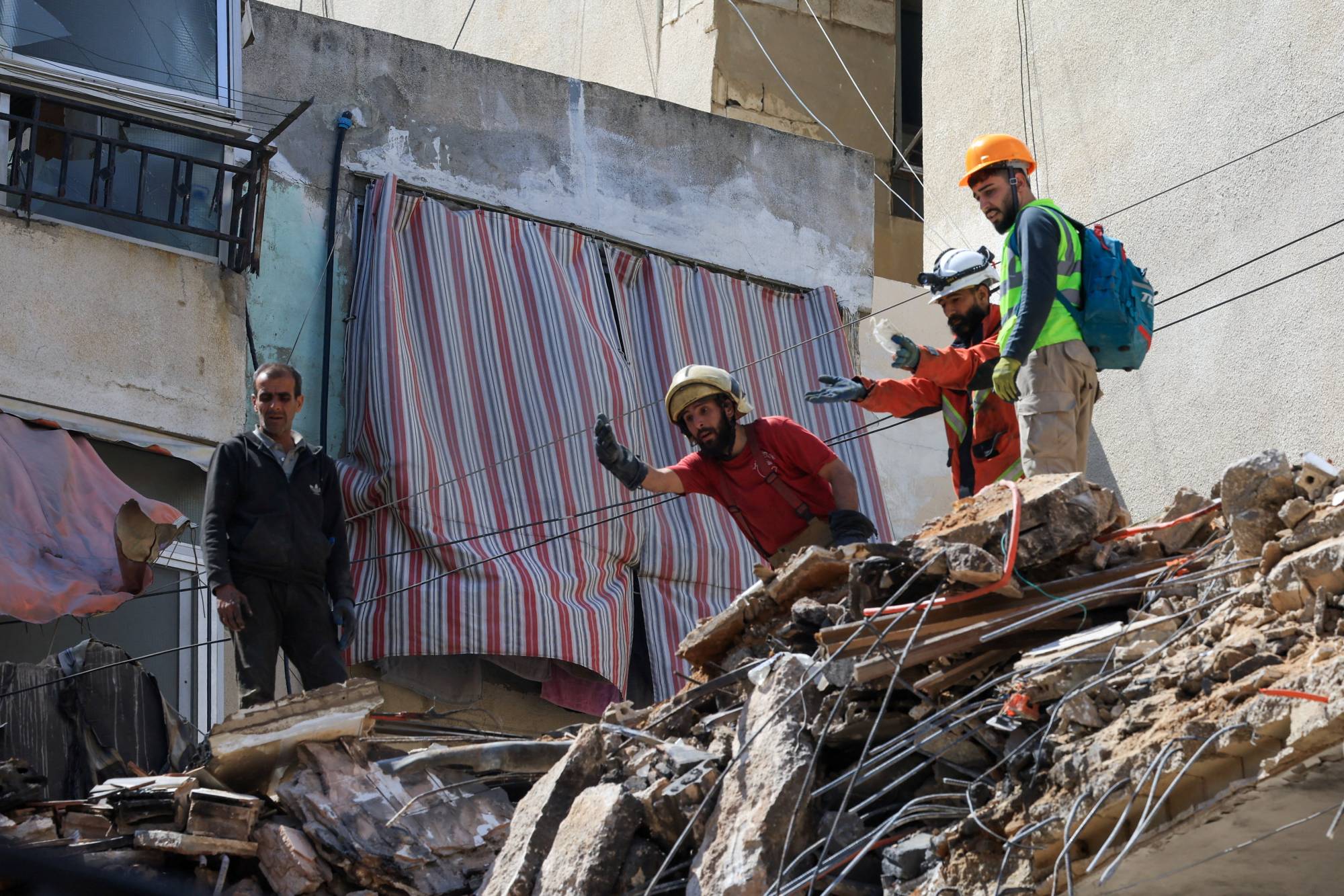 لبنان يفرض نفسه على طاولة المفاوضات: كسر لـ"وحدة المسار"... وضربة لحسابات الحزب