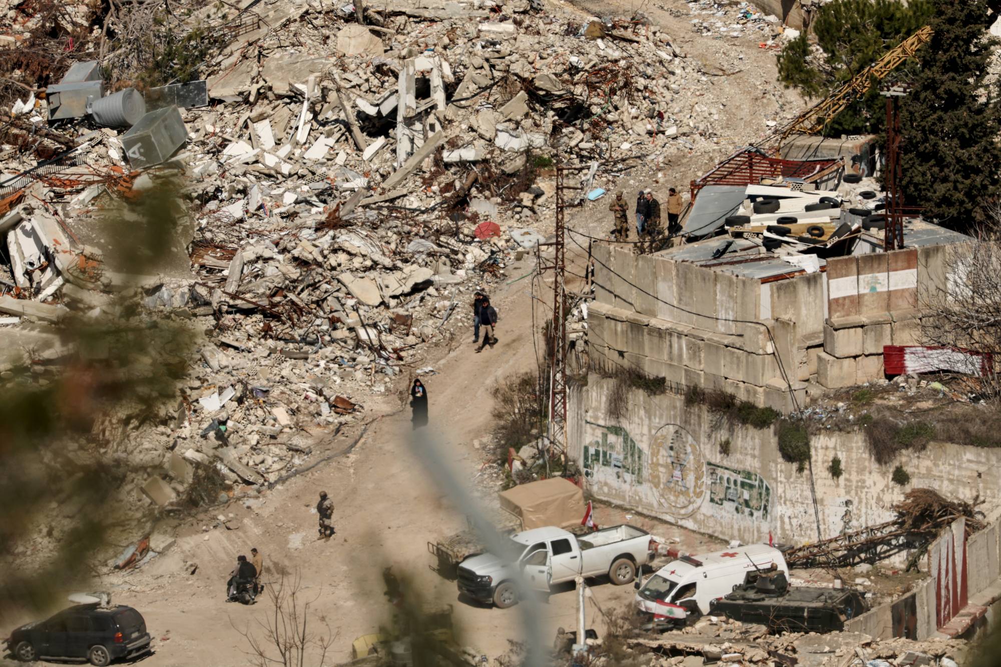 اسرائيل تخرق جدار الصوت وهدوء بيروت الحذر...وجبهة الجنوب مشتعلة