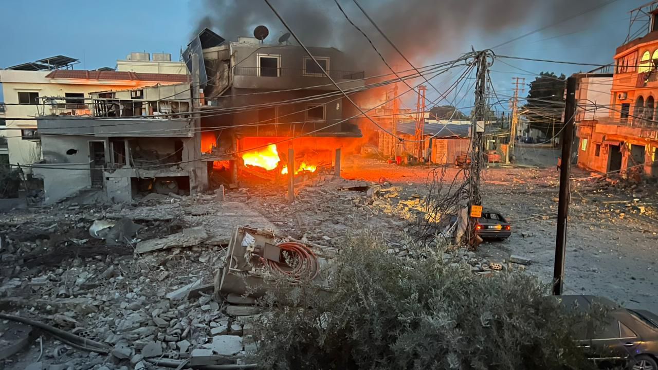 بالصور والفيديو- يوم جديد من الحرب...والغارات والتفجيرات