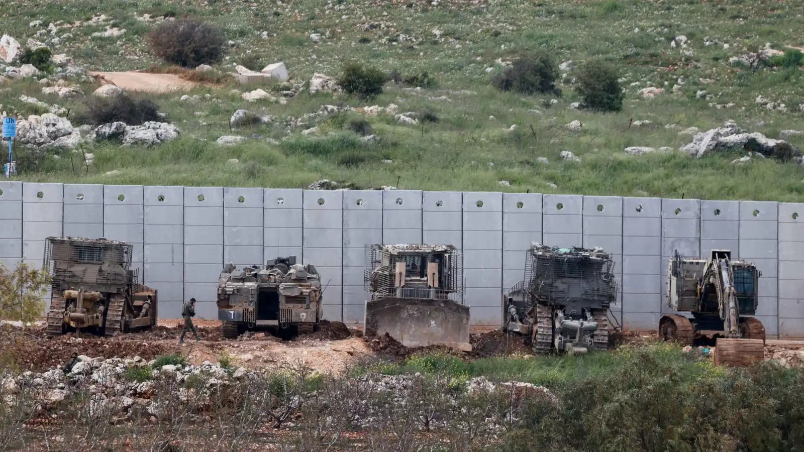 الحزب يعلن حرب إيران على لبنان وإسرائيل تسقط ضوابط وقف النار