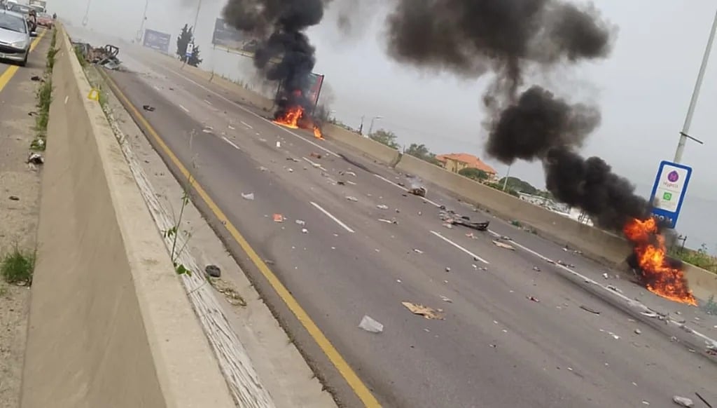 بالصور والفيديو- غارات دامية وضربتان على الأوتوستراد الساحلي...ودفع اسرائيلي لتوسيع العملية البرية