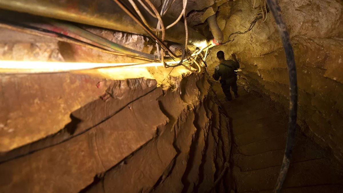أخطر من السلاح: المنظومة الأمنية لحزب الله يجب تفكيكها!