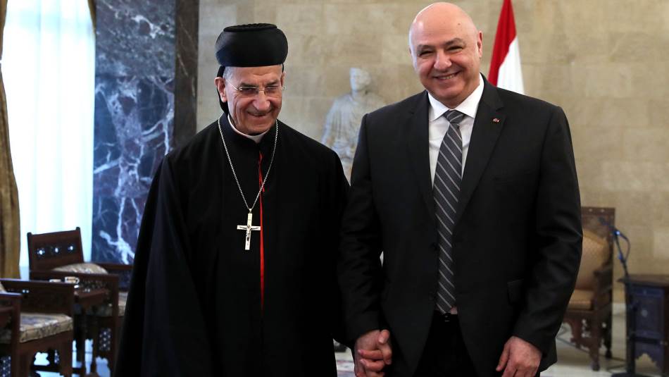 بكركي... من إضاءة أنوار الرئاسة إلى نور زيارة البابا