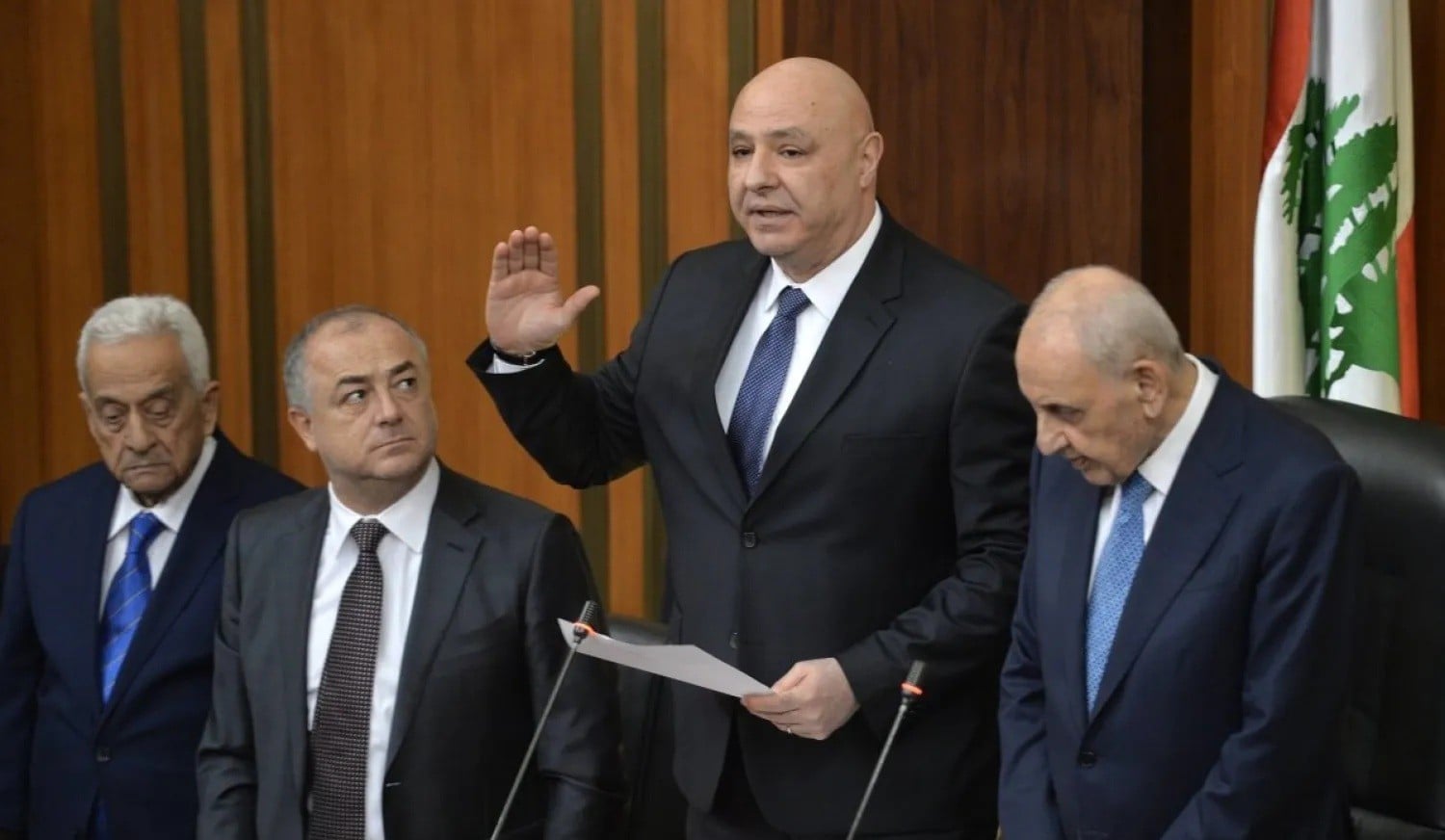 العد التنازلي لعام 2025.. بدأ بانتخاب رئيس تصدى للسلاح وزيارتا ماكرون والبابا الأبرز