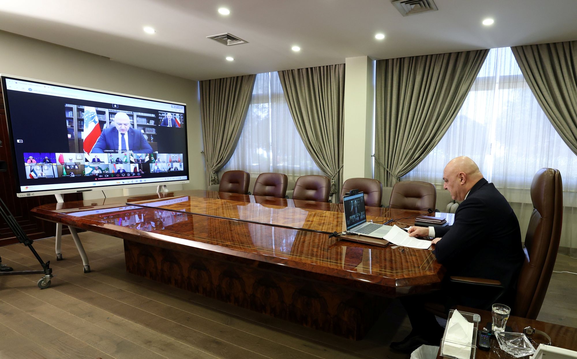 تمديد "أكثري" للمجلس على وقع تصعيد حربي… عون يطلق أقوى إدانة للحزب ومبادرة للتفاوض