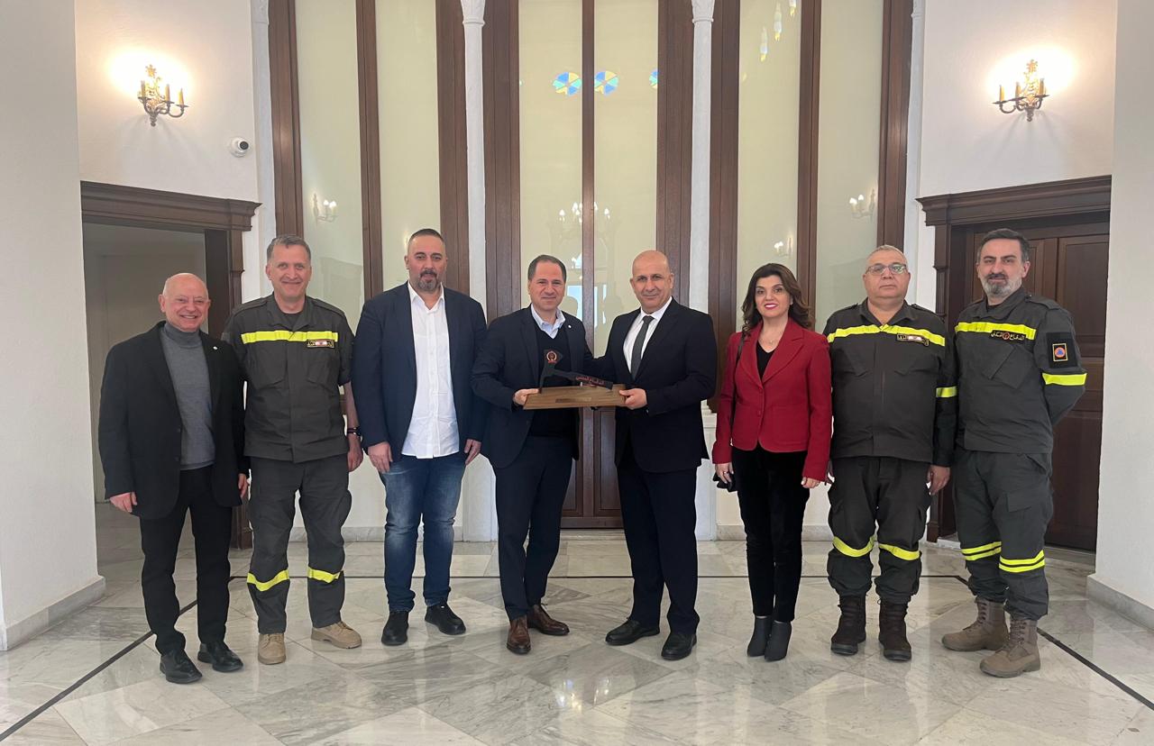 رئيس الكتائب استقبل مدير عام الدفاع المدني: لدعم المؤسسة التي تقف في الصفوف الأمامية لخدمة اللبنانيين