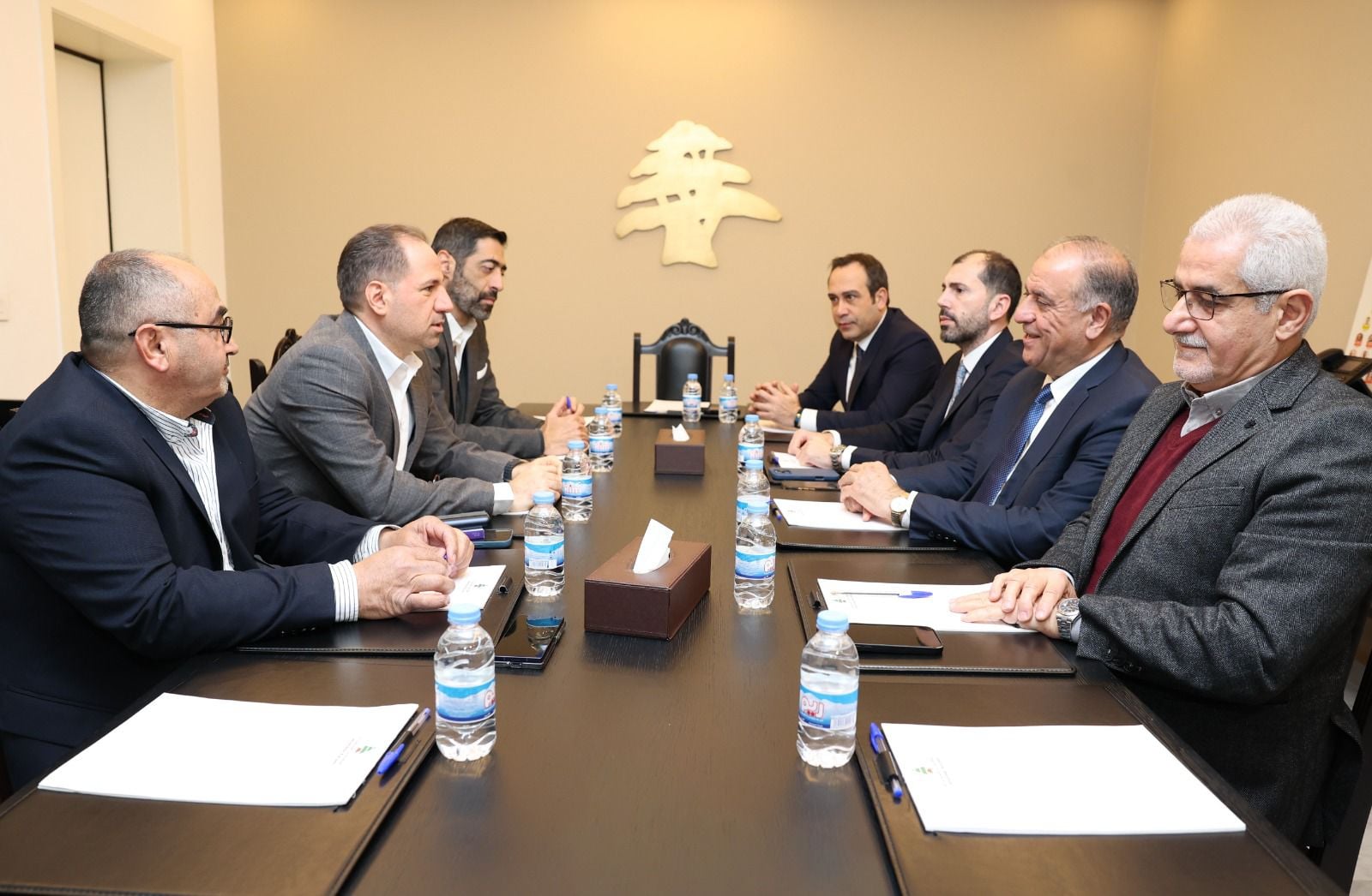 رئيس الكتائب يلتقي وفداً من تكتل الاعتدال الوطني