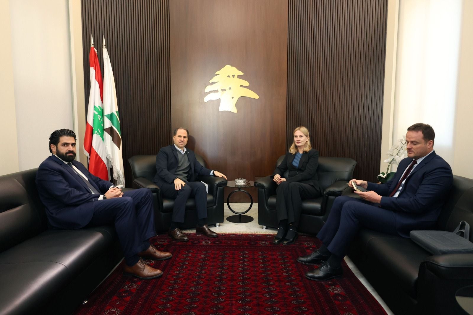 رئيس الكتائب يستقبل سفيرة النروج: لدعم الجيش اللبناني من أجل القيام بواجباته وبسط سيادة الدولة على كامل الأراضي وتنفيذ خطة حصر السلاح